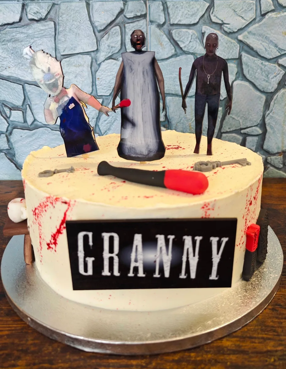 Zápichy do dortu s postavami a nápisem Granny
