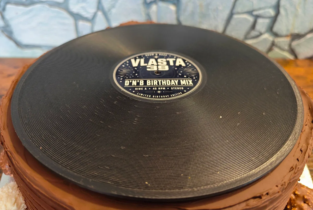 plastová maketa gramofonové desky s label štítkem k narozeninám