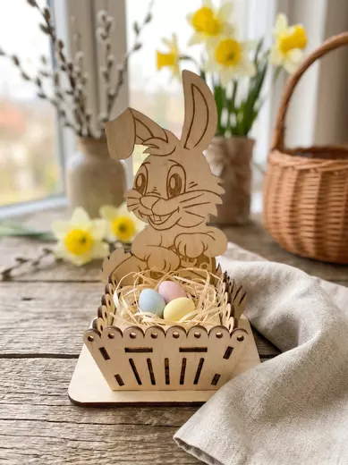 Velikonoční stojánek se zajíčkem a košíčkem z březové překližky na podstavci